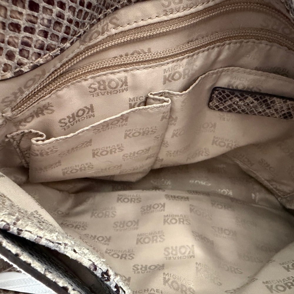 Michael Kors Brown Beige Animal Print Crossbody Bag Gold Hardware Tassel Accent - Picture 5 of 5